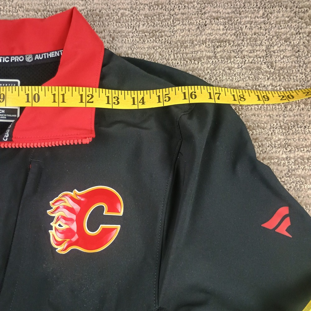 Authentic Calgary Flames NHL Jacket Mens Small Black Red  Pro Full Zip Fanatics - Picture 3 of 10